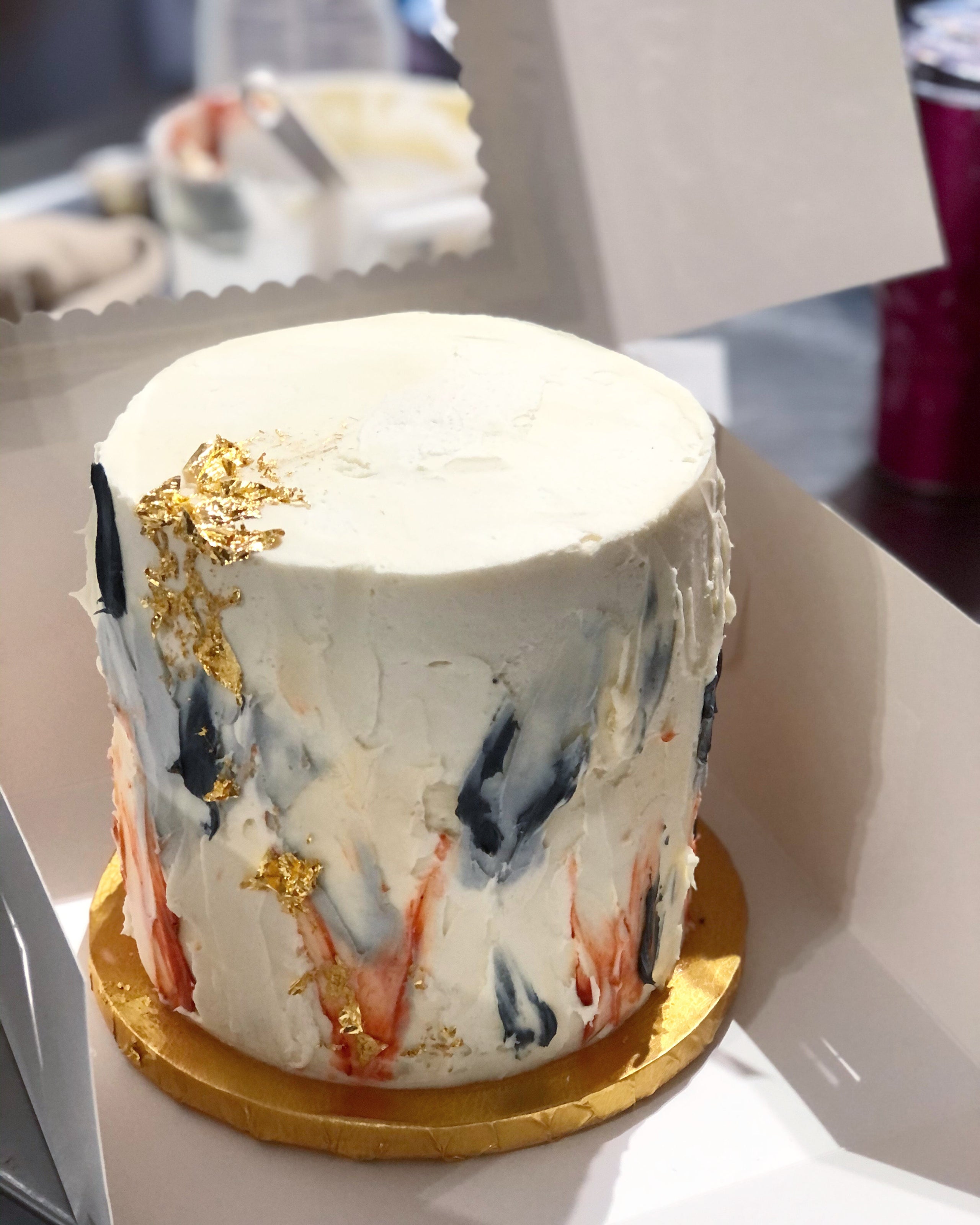 Textured buttercream with Cascading Gold Leaf – Heidelberg Cakes